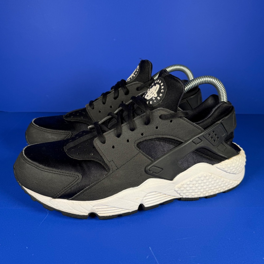 Nike Women’s Black and White Huarache Sneakers